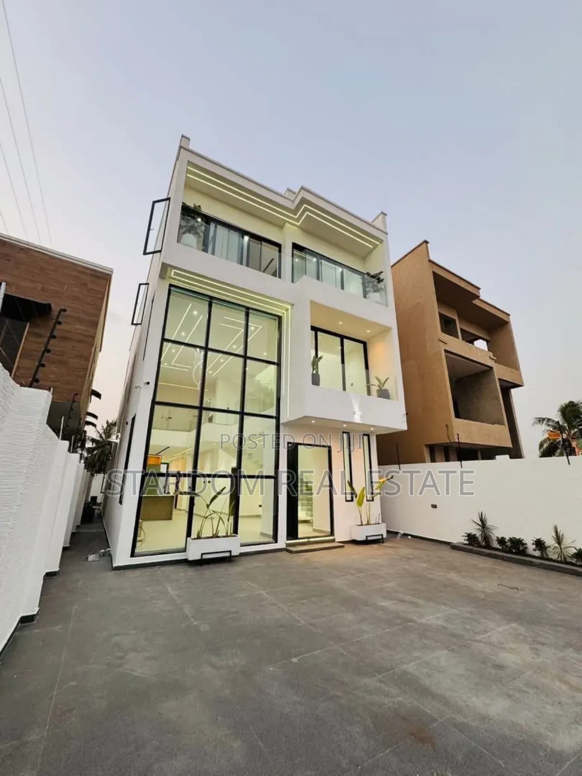 4bdrm Duplex in Ashaley Botwe for sale