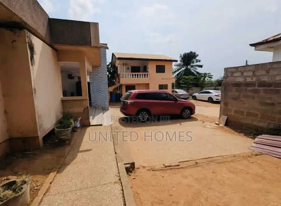 7bdrm House in Achimota for sale