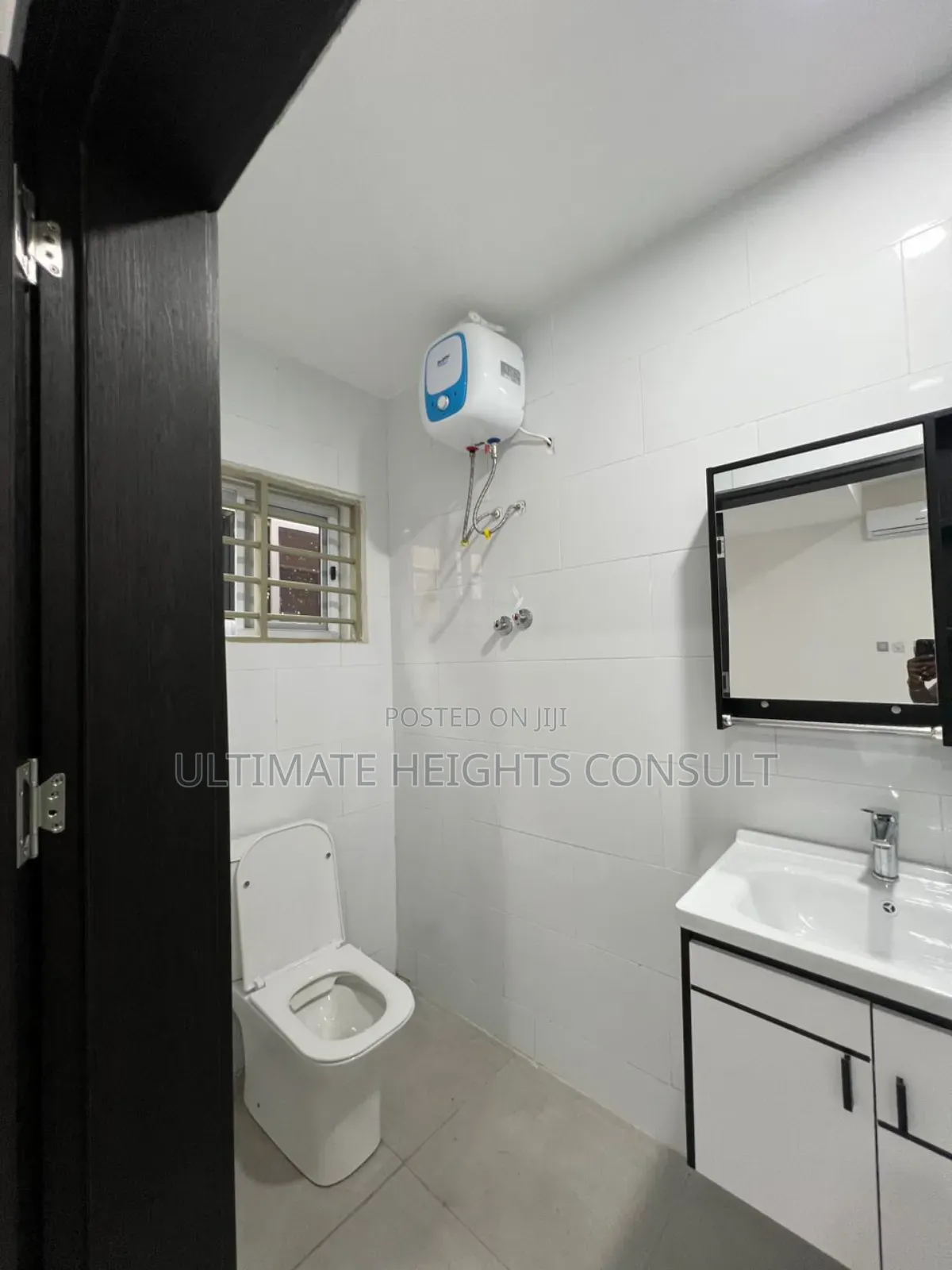 4bdrm House in Ashaley Botwe, Lake Side Estate for sale