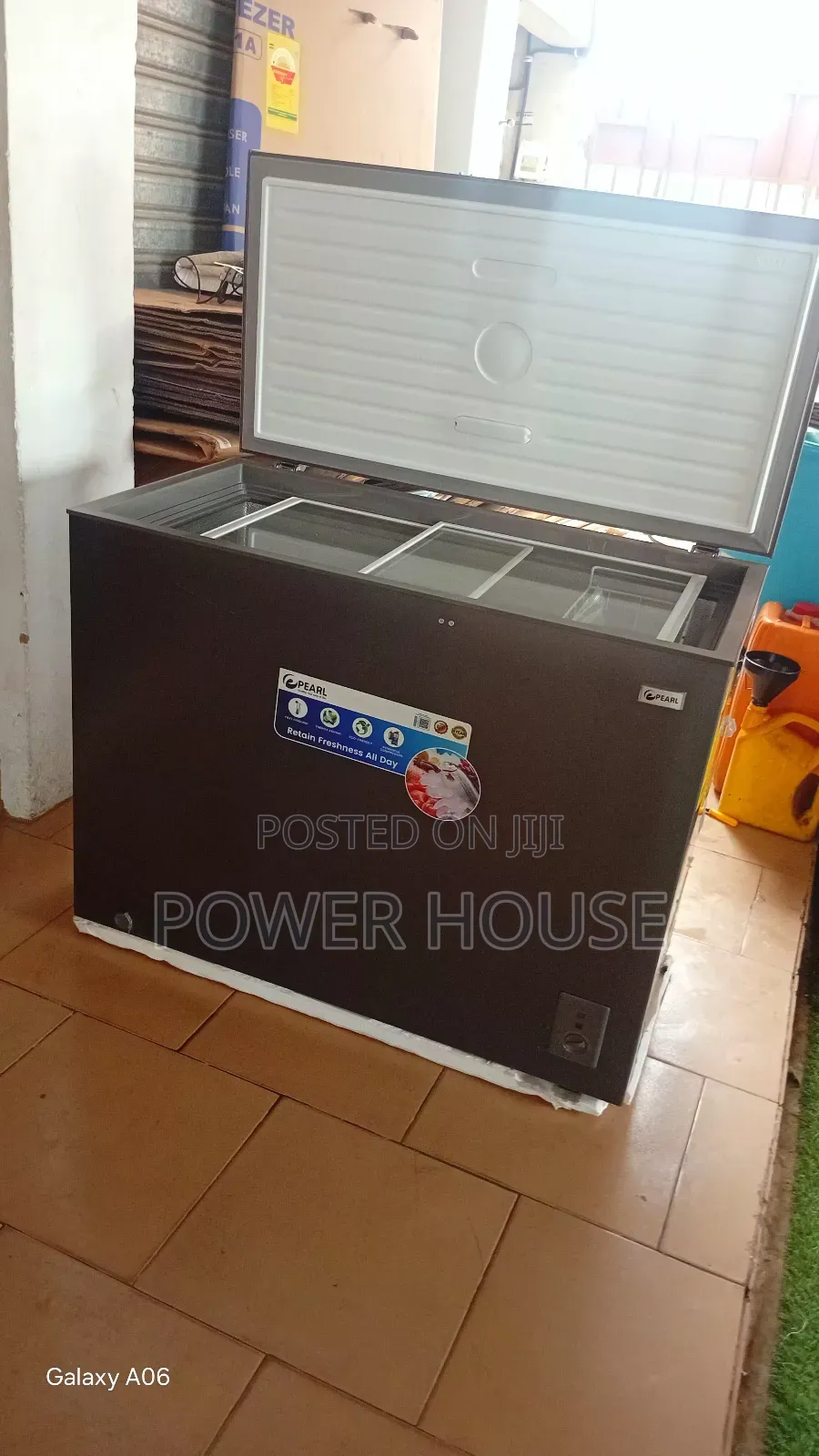 Compact Pearl Chest Freezer 254 Liters