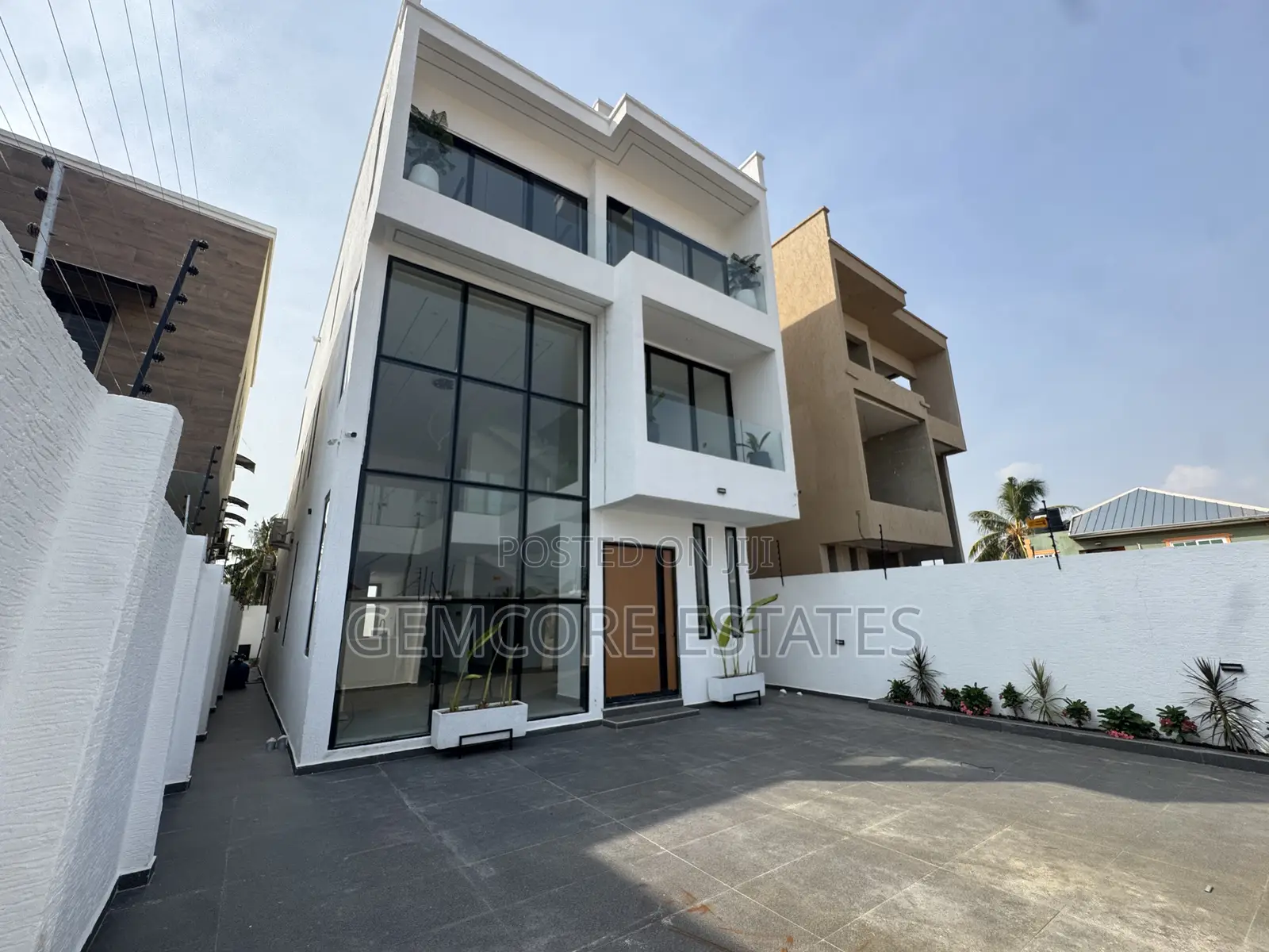 4bdrm House in Nanakrom, Ashaley Botwe for sale