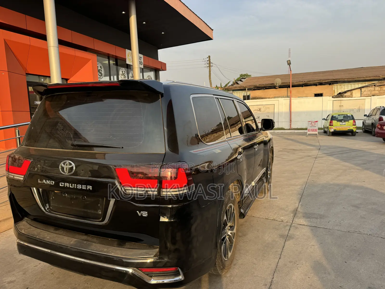 Toyota Land Cruiser 4.6 V8 GX-R 2014 Black