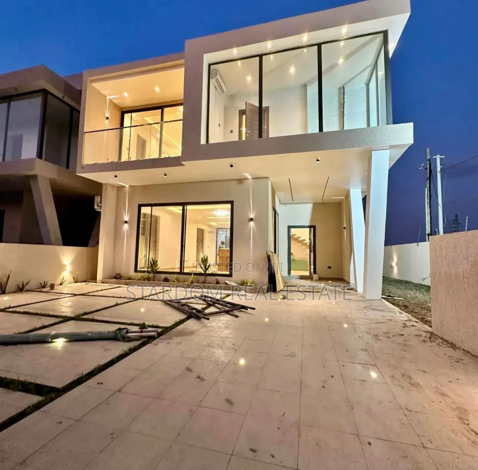4bdrm Duplex in Adjiringanor, School Junction for sale