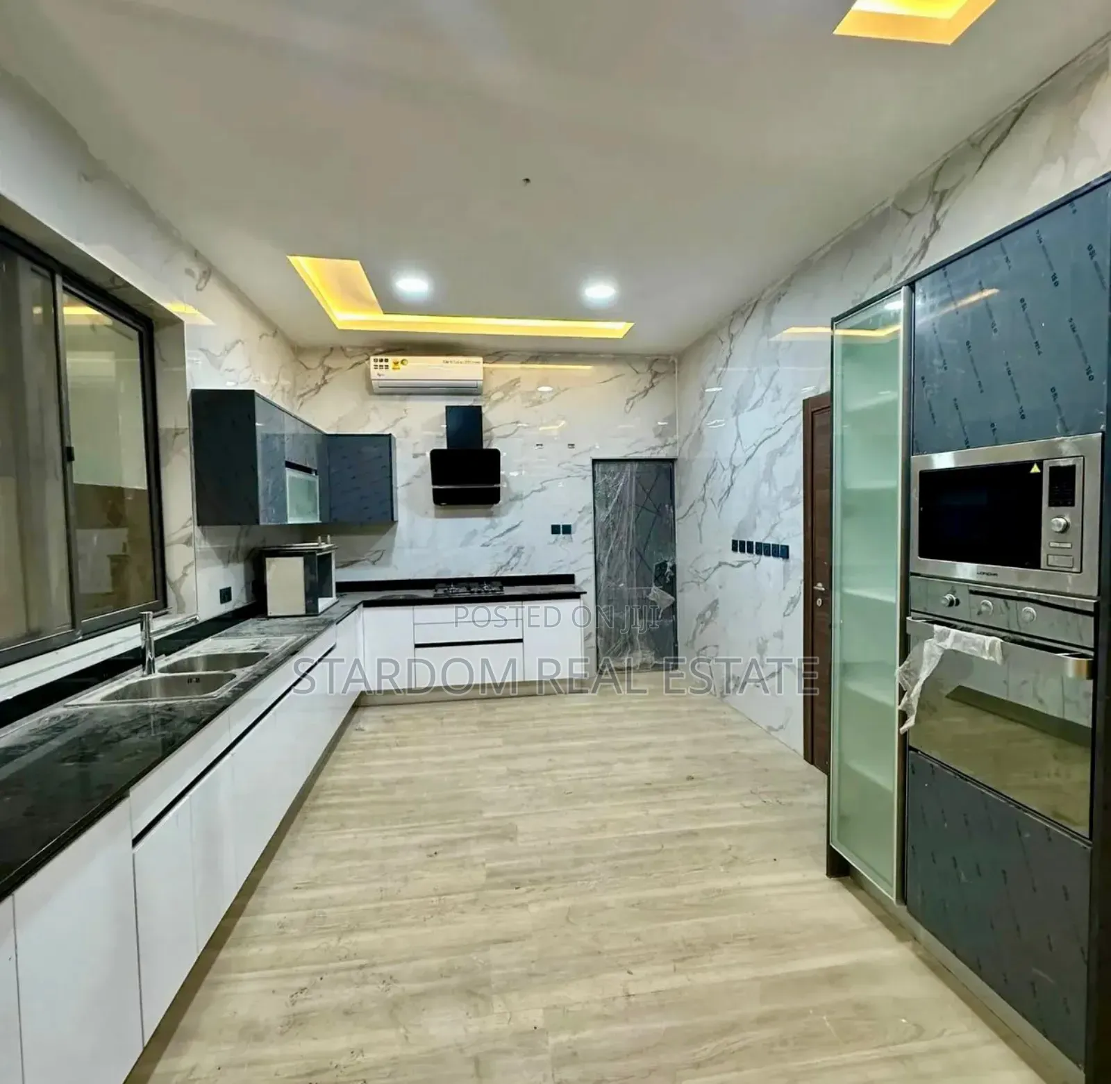 4bdrm Duplex in Adjiringanor, School Junction for sale