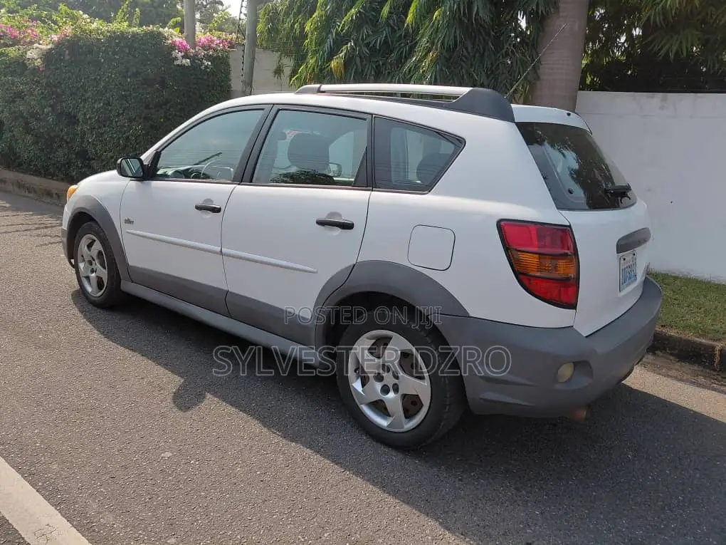 Pontiac Vibe 2010 White