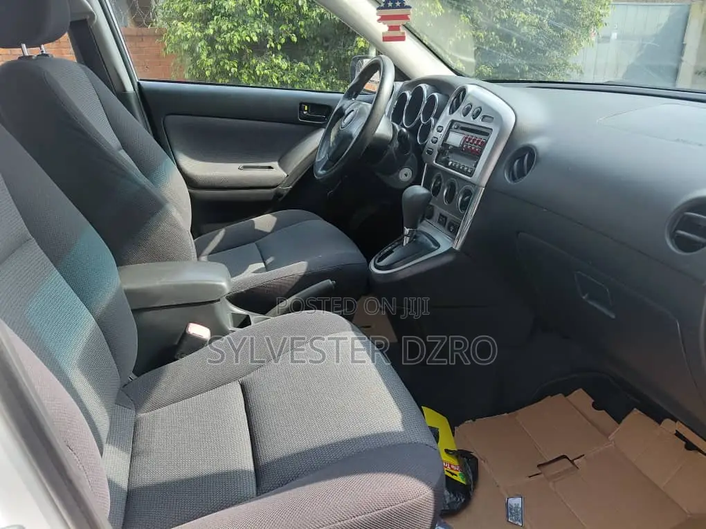 Pontiac Vibe 2010 White