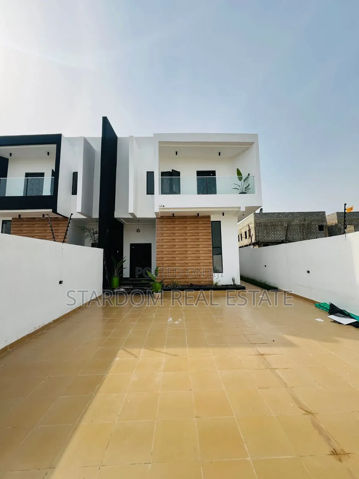 4bdrm Duplex in East Legon Hills for sale