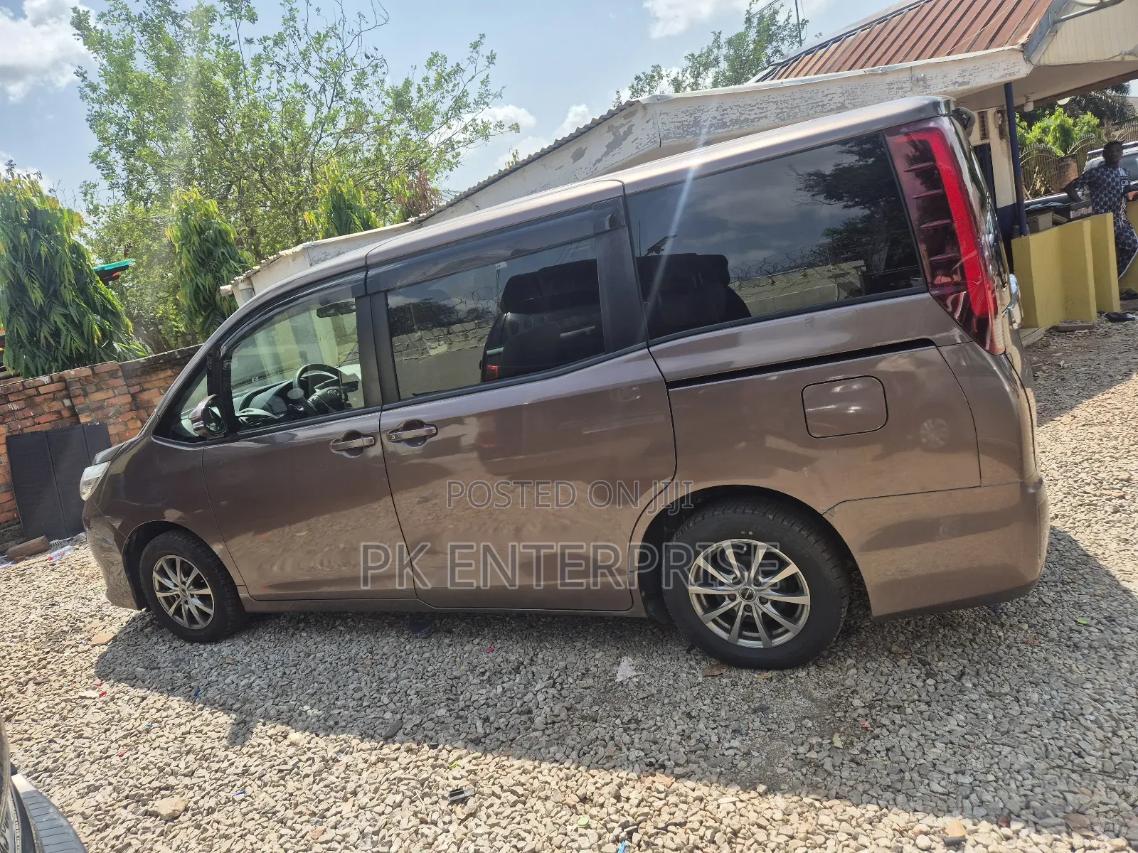Toyota Noah 2014 Brown