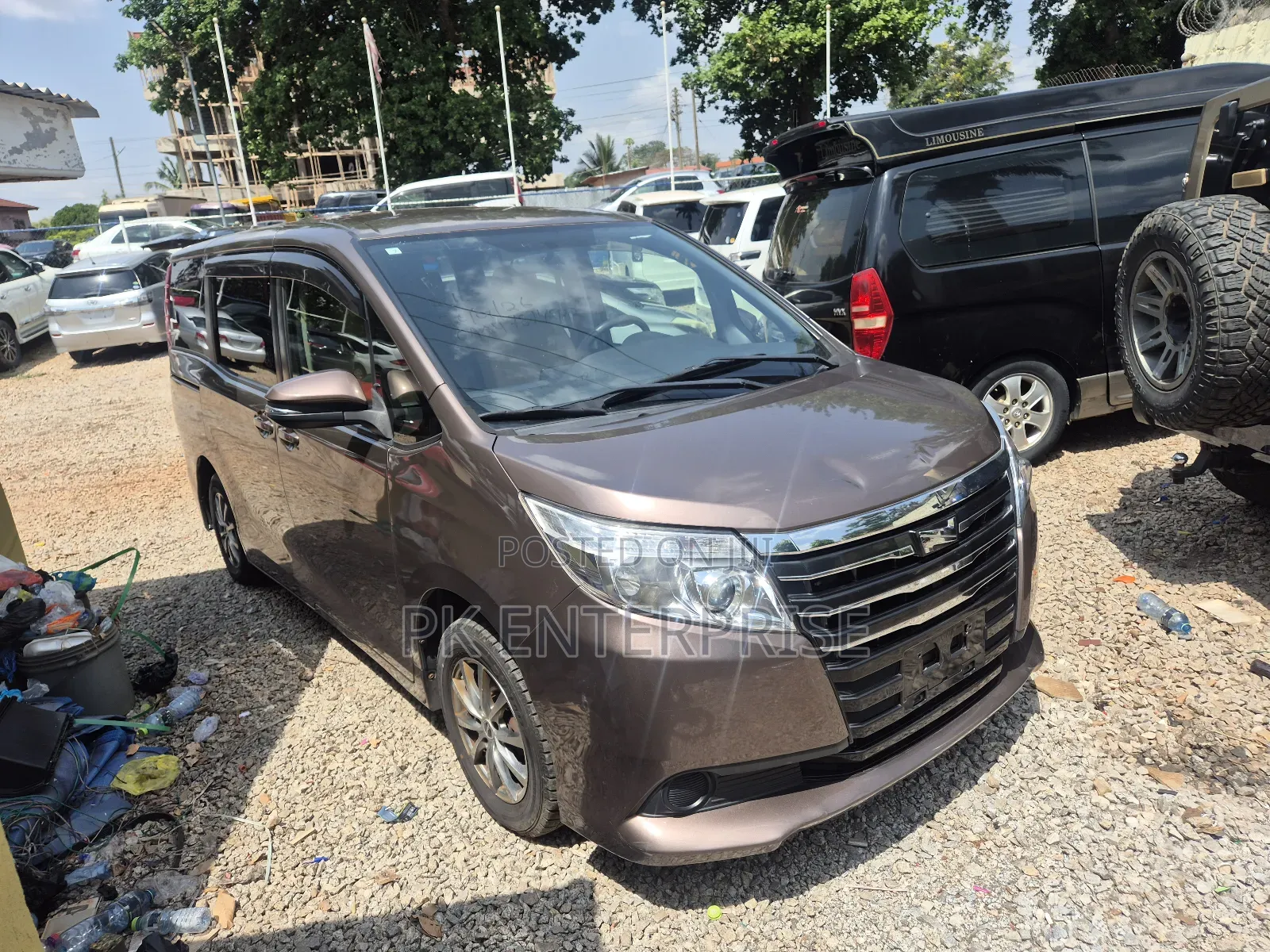 Toyota Noah 2014 Brown