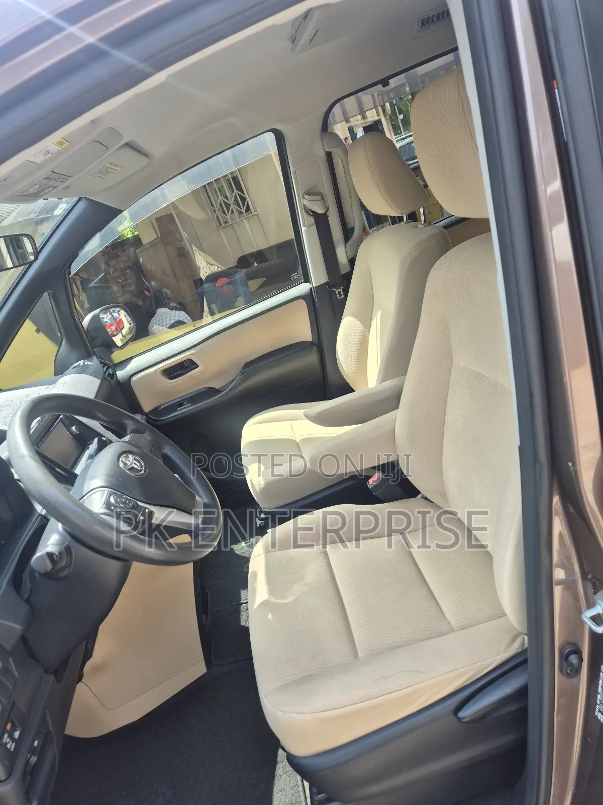 Toyota Noah 2014 Brown