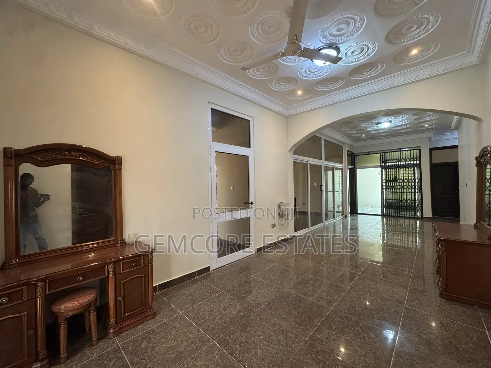 6bdrm House in Adjiringanor, East Legon for rent