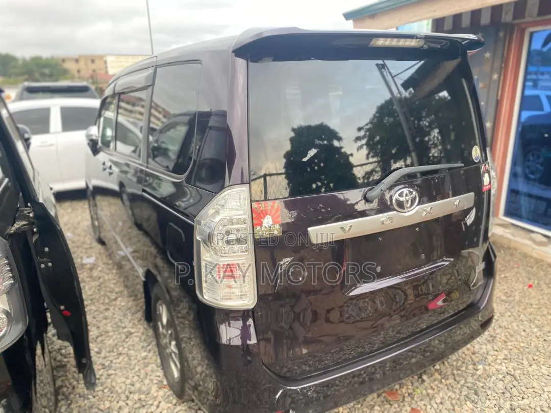 Toyota Voxy 2012 Matt Black