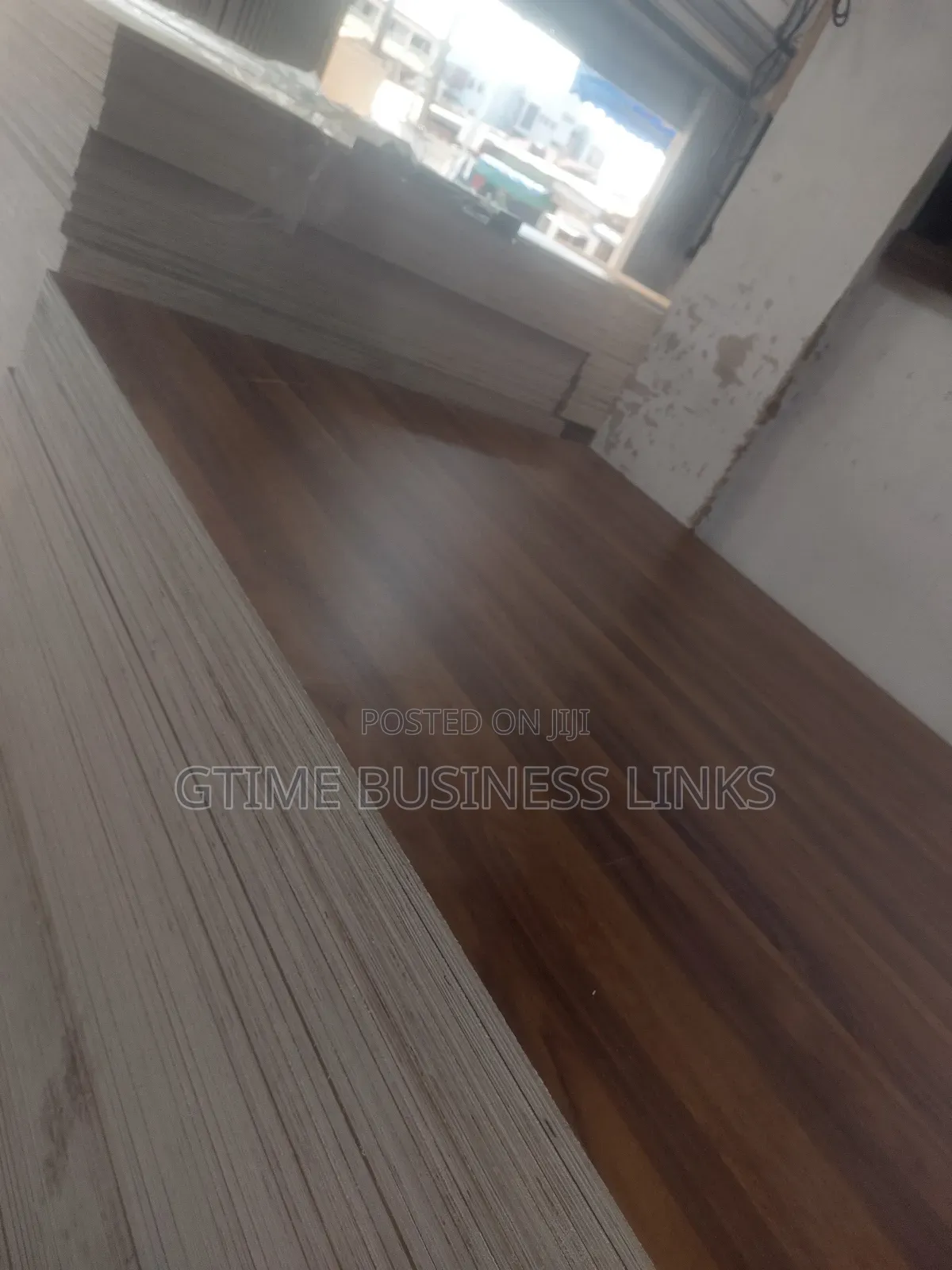 Laminated Plywood (High Gloss)