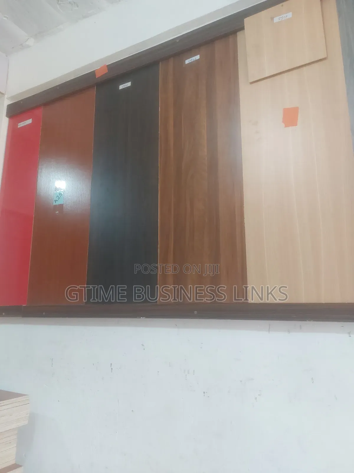 Laminated Plywood (High Gloss)