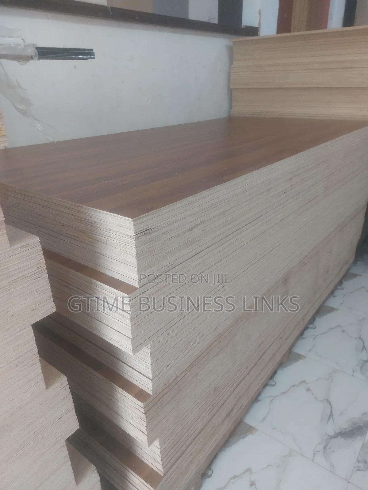 Laminated Plywood (High Gloss)