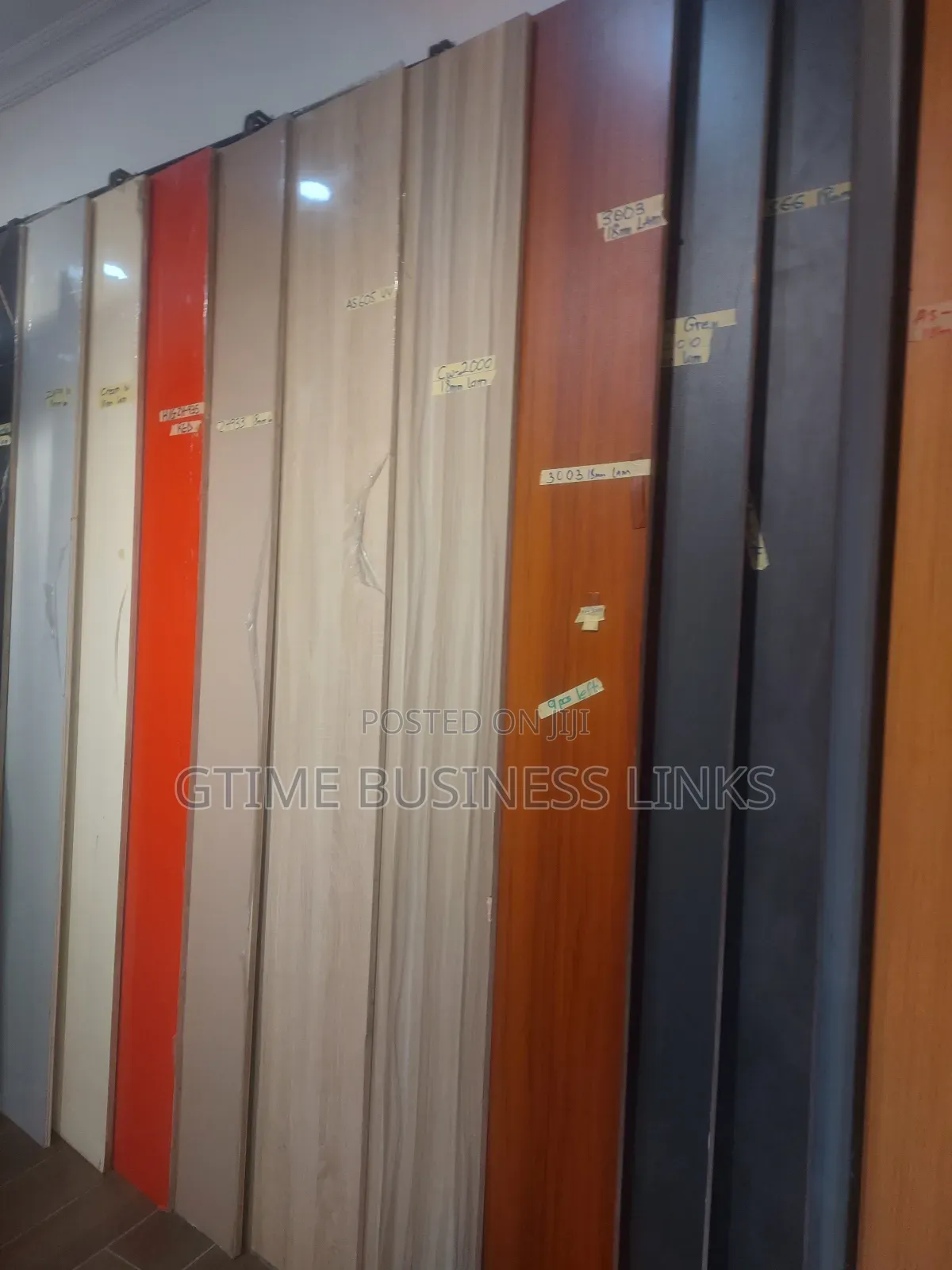 Laminated Plywood (High Gloss)