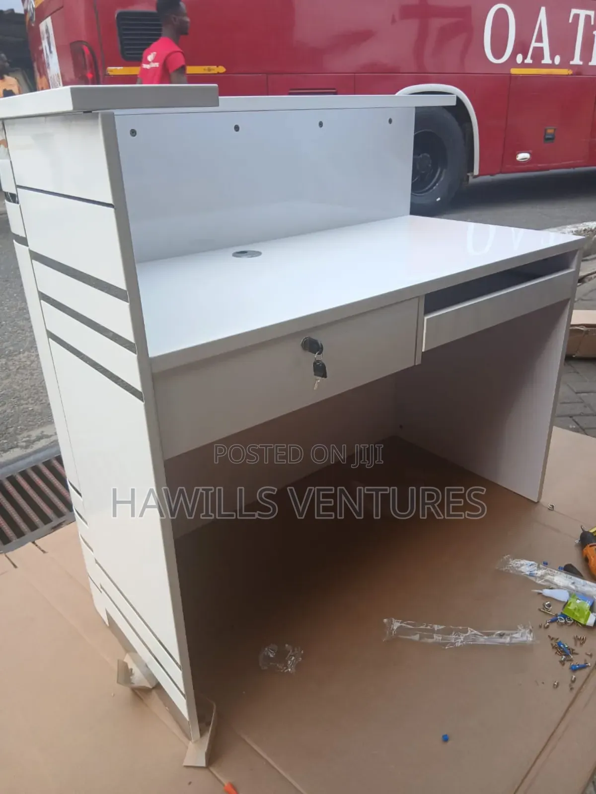 White and Silver Striped Reception Desk (120*60*110cm)