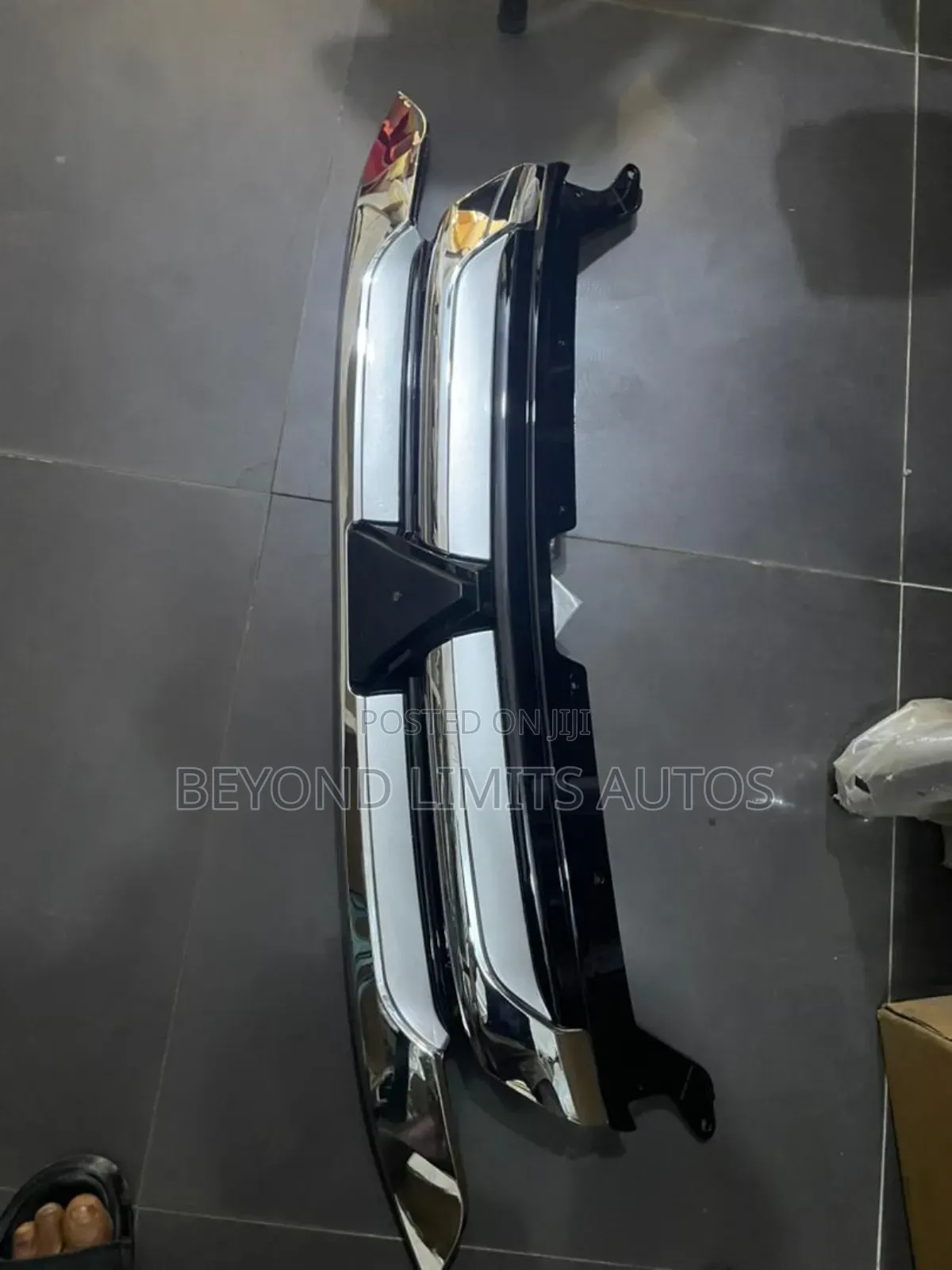 Mitsubishi Outlander 2016,2017,2018,2019,2020 Top Grille / Front Shell