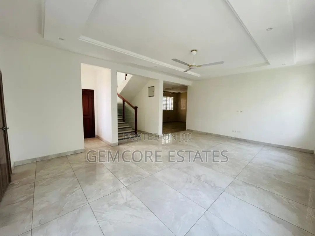 3bdrm Townhouse/Terrace in East Legon for sale