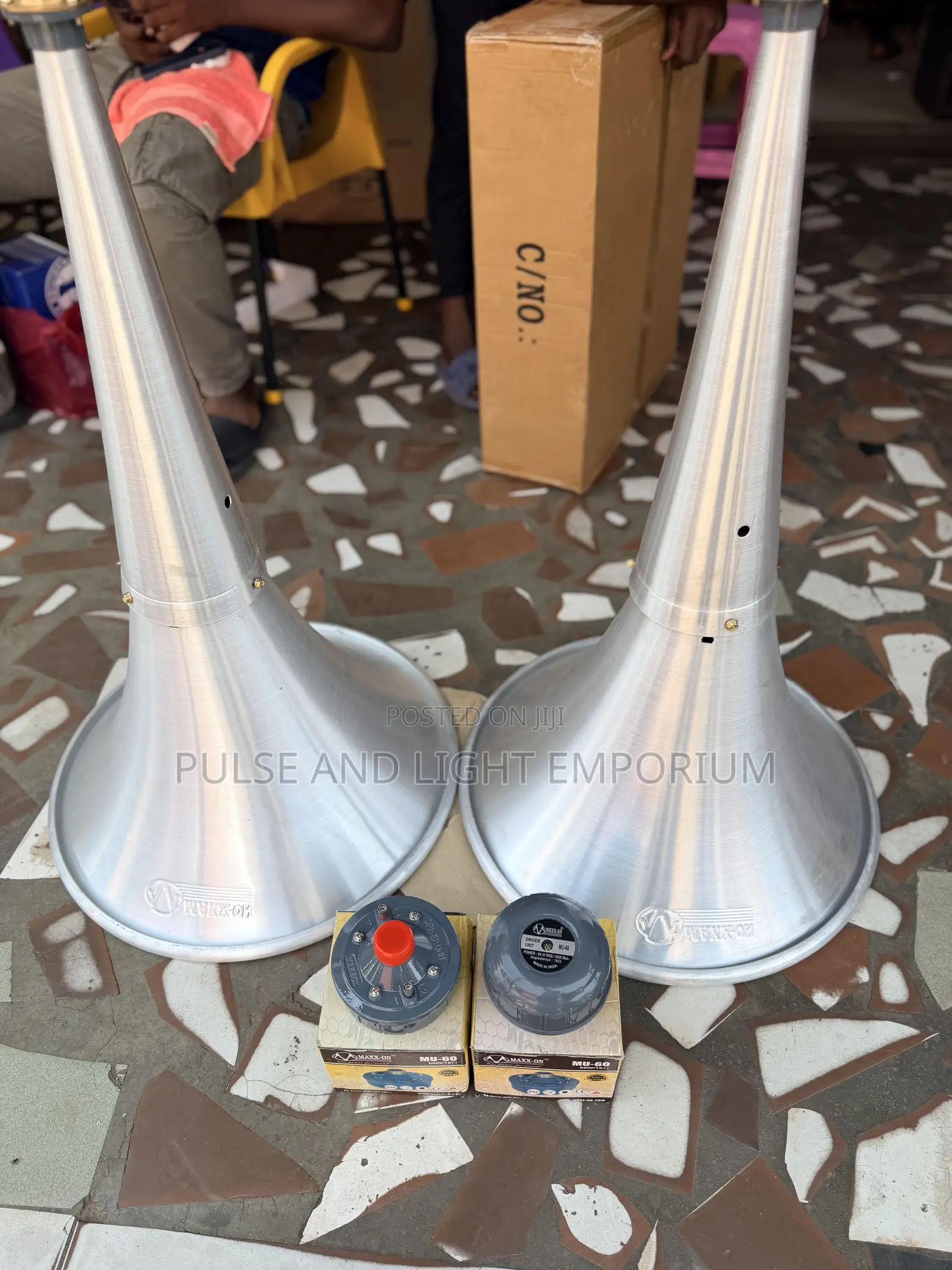 Maxx-on 20-inch Long Throw Pa Horns(Trumpet Horns)