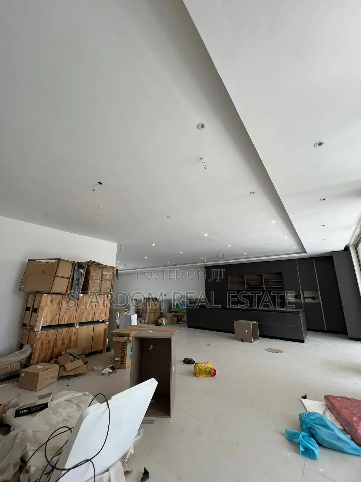 6bdrm Mansion in Adjiringanor, East Legon for sale
