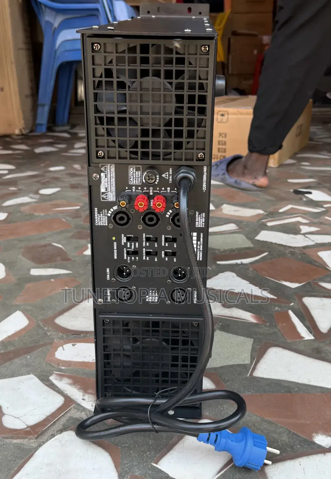 Crest Audio Ca 18 Professional Power Amplifier.