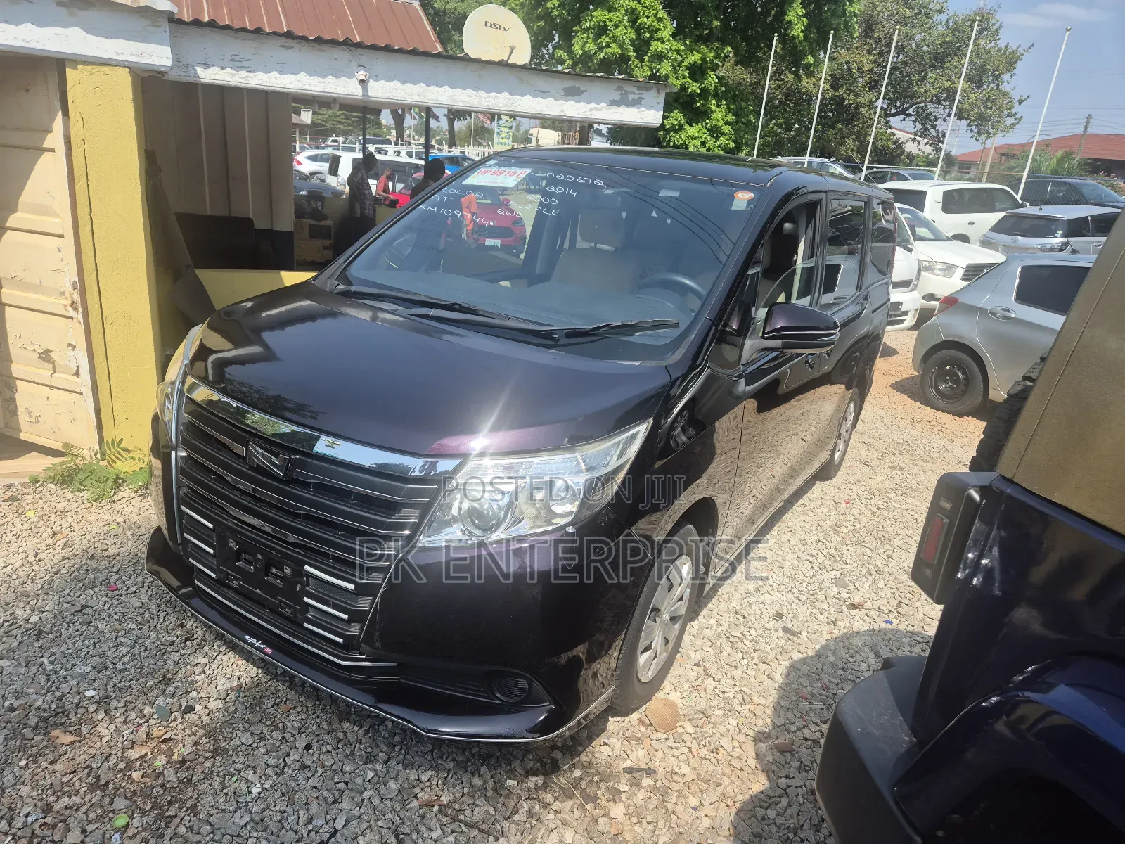 Toyota Noah 2015 Purple