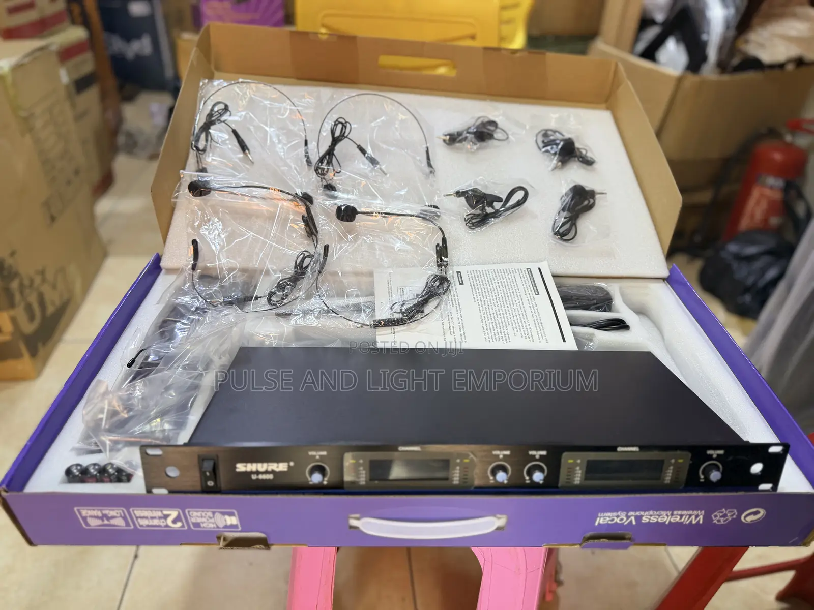 Shure U-6600 Wireless Microphone System(Lapel/Lavaliere And Headset)