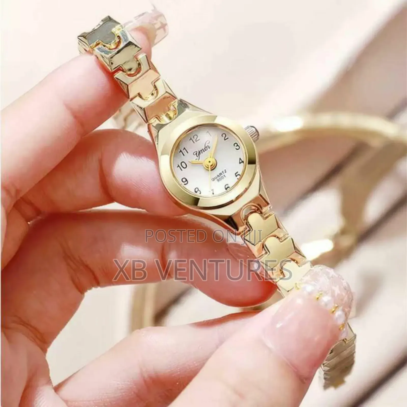 Elegant Golden Quartz Watch With Unique Link Design