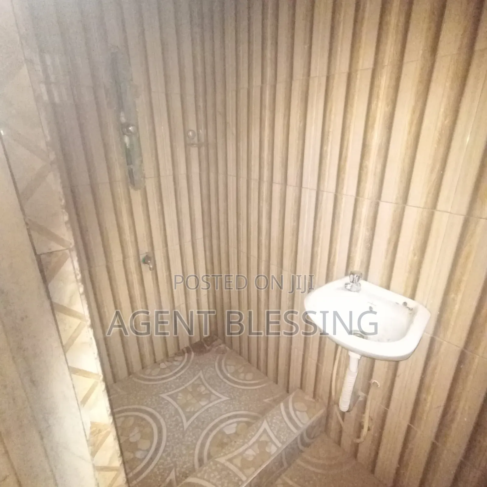 1bdrm Apartment in Golf City, Tema Metropolitan for rent