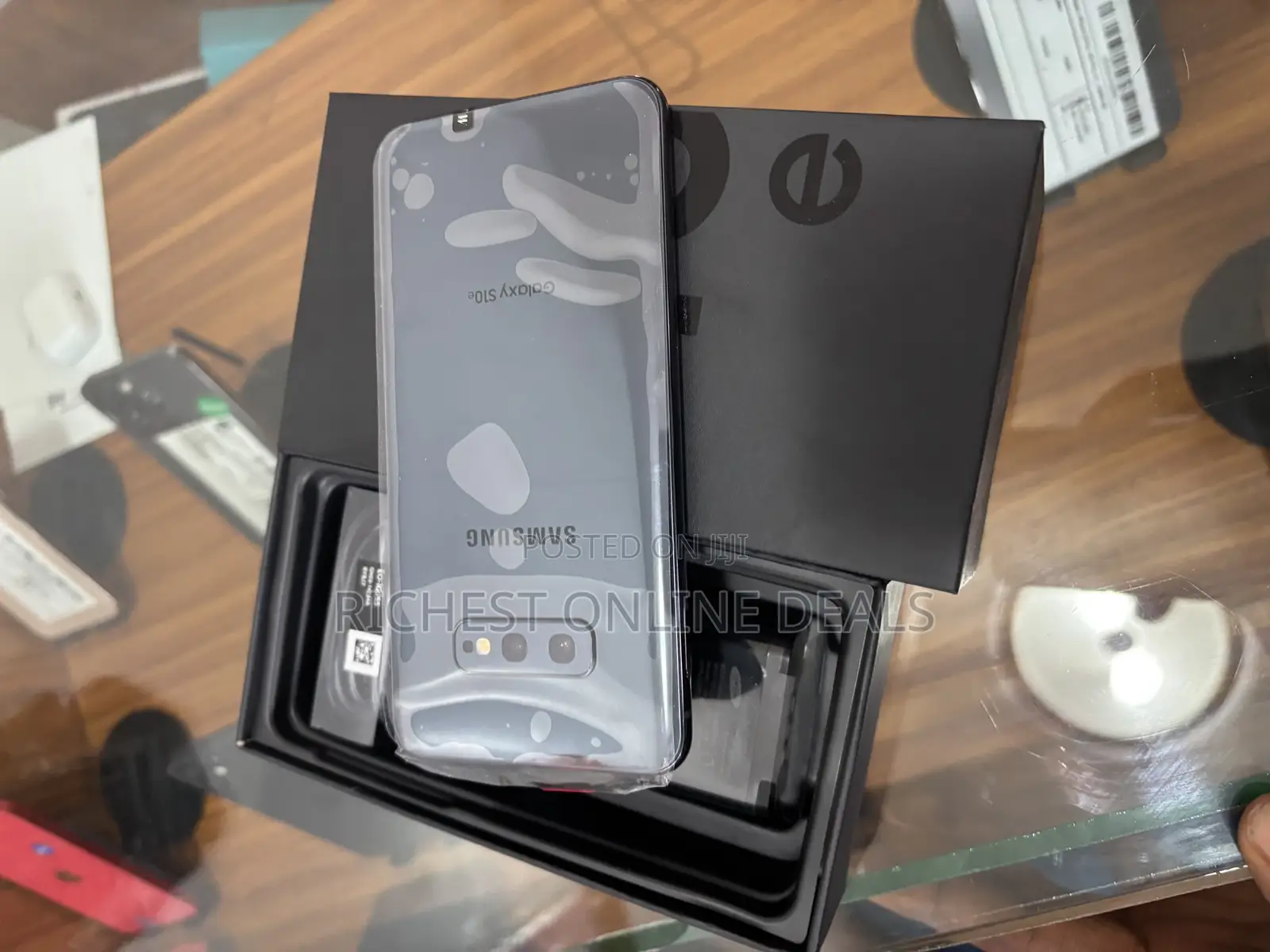 New Samsung Galaxy S10e 128 GB Black