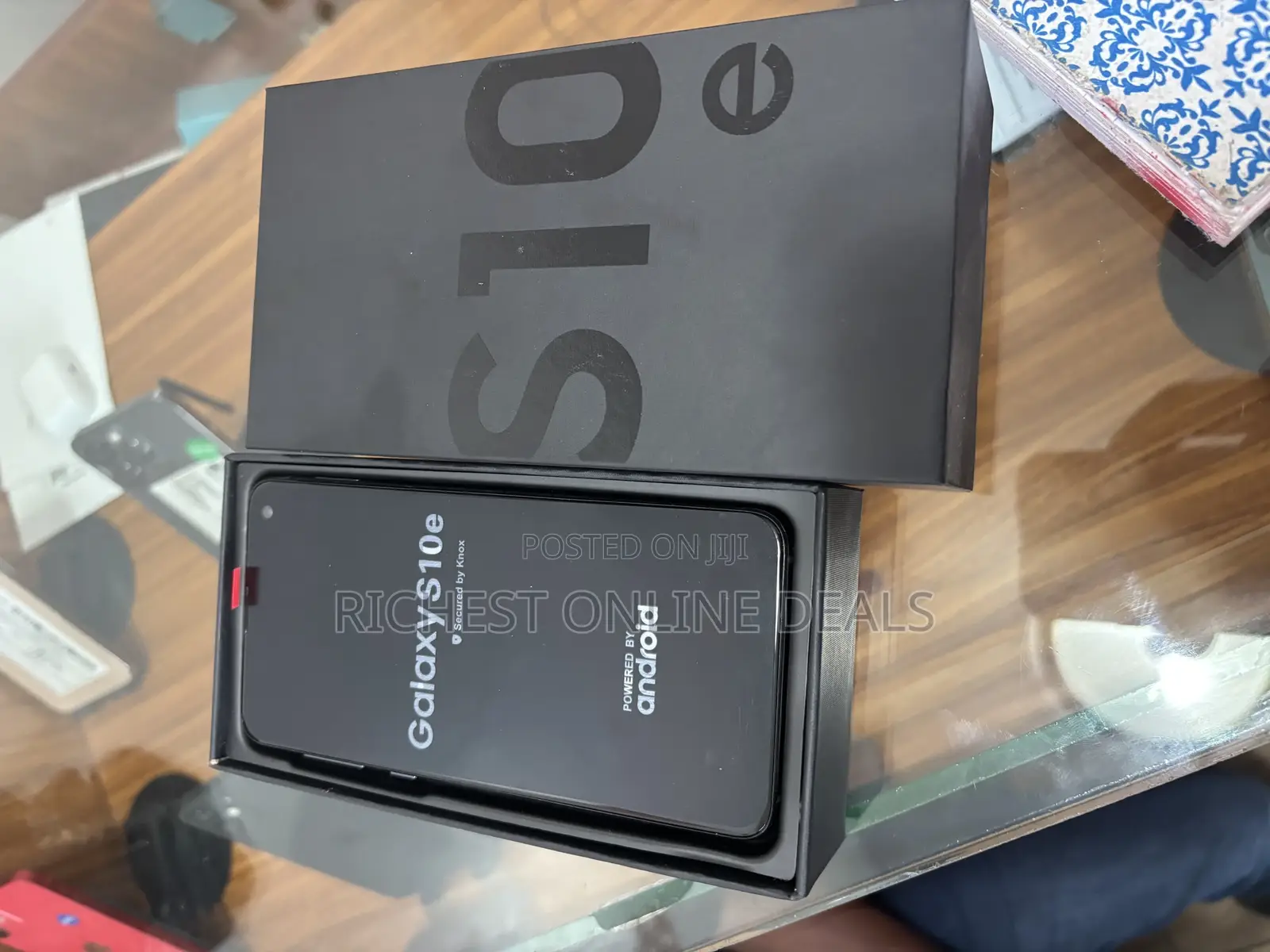 New Samsung Galaxy S10e 128 GB Black