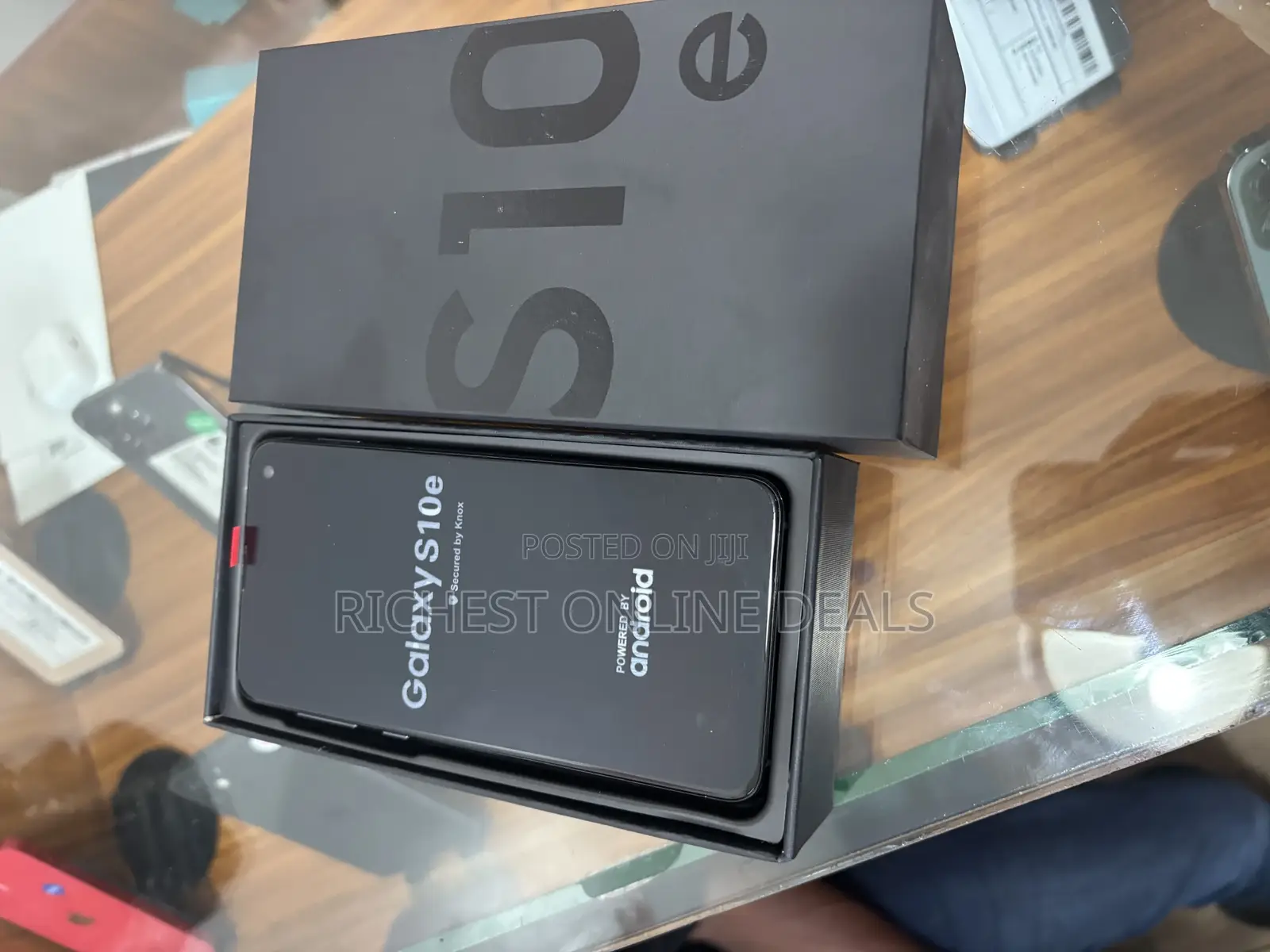New Samsung Galaxy S10e 128 GB Black