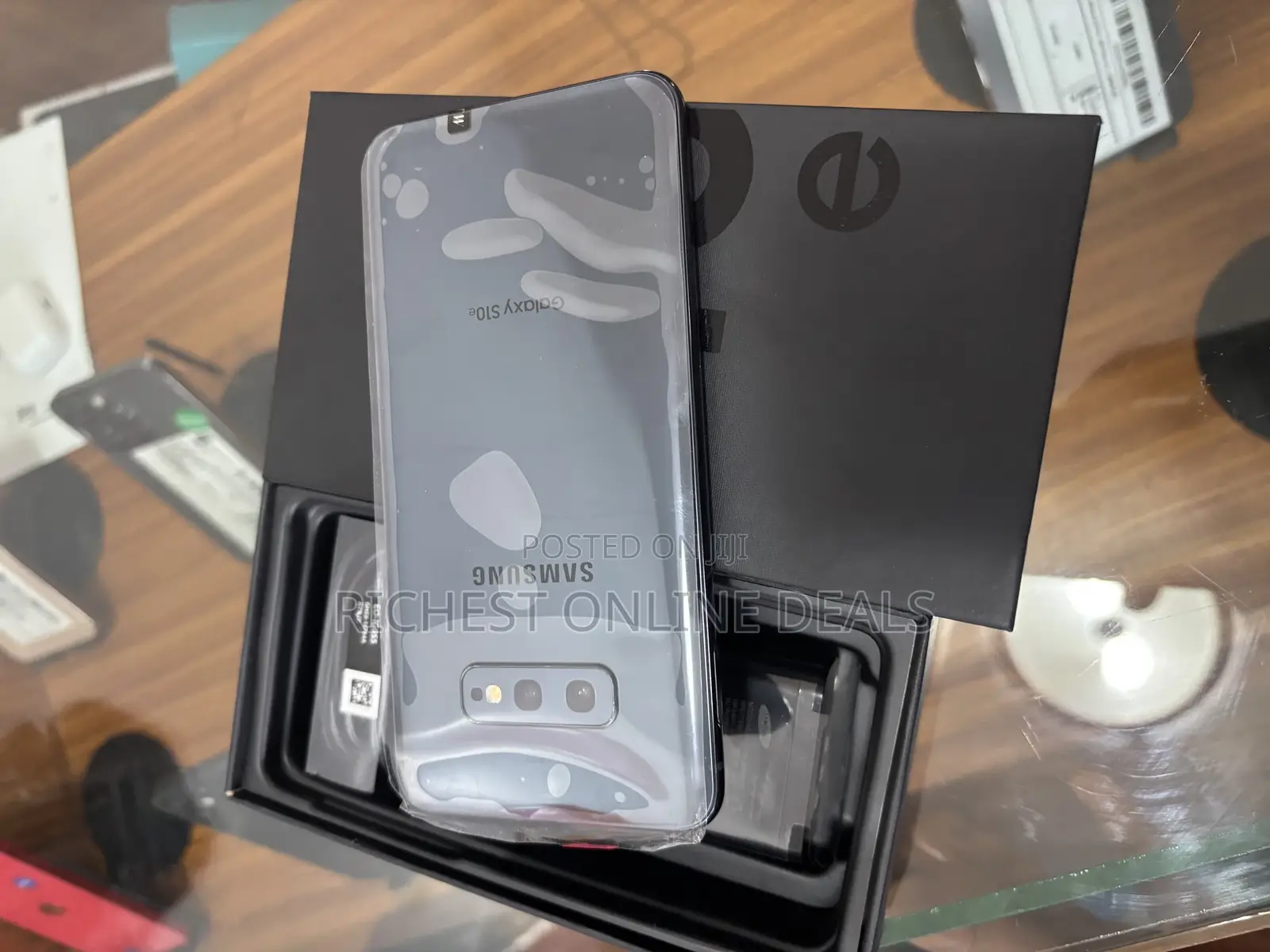 New Samsung Galaxy S10e 128 GB Black