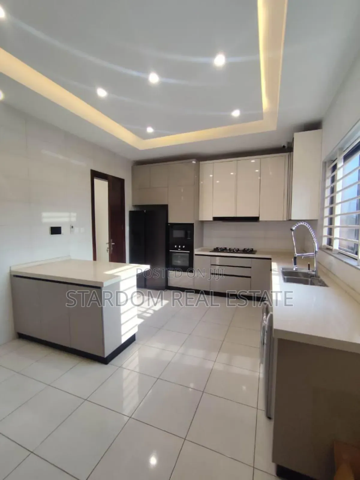 6bdrm Duplex in American House, East Legon for rent