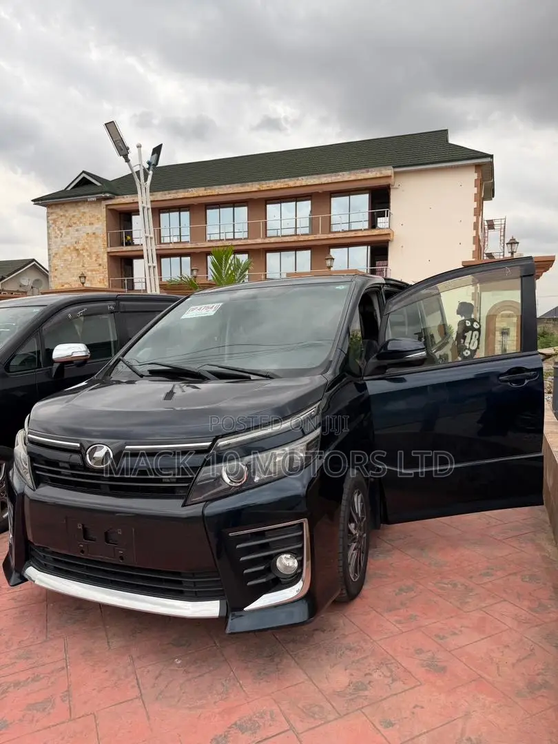 Toyota Voxy 2015 Black
