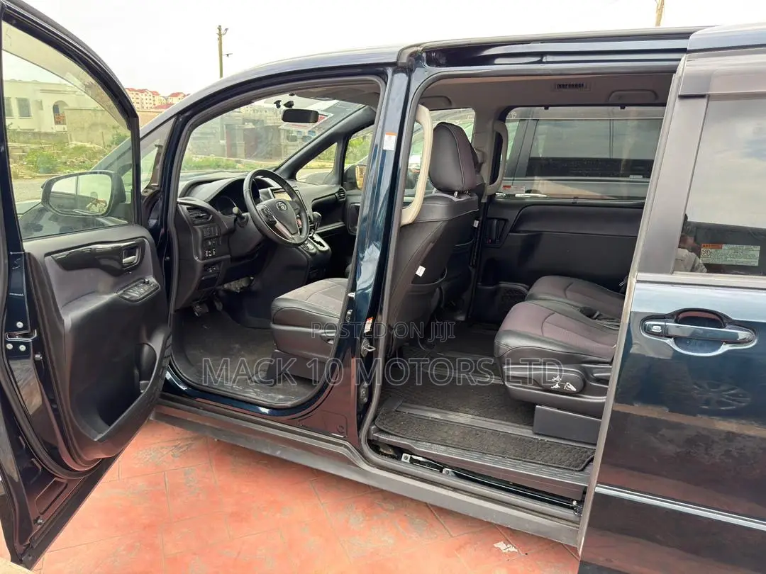 Toyota Voxy 2015 Black
