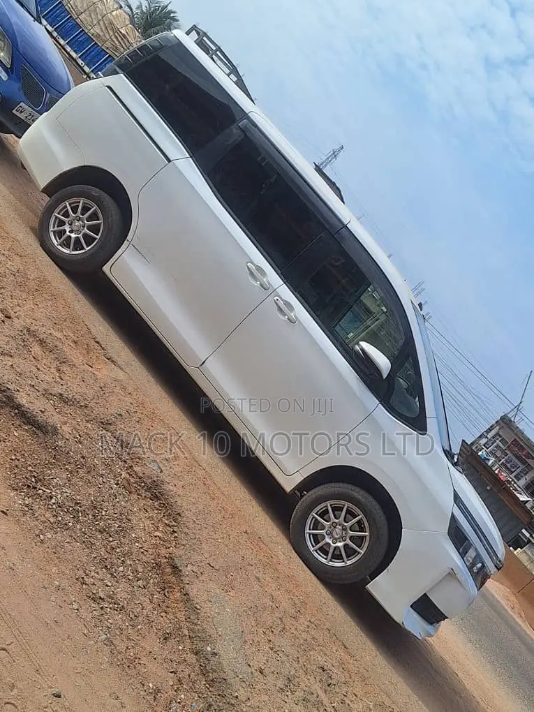 Toyota Voxy 2015 White