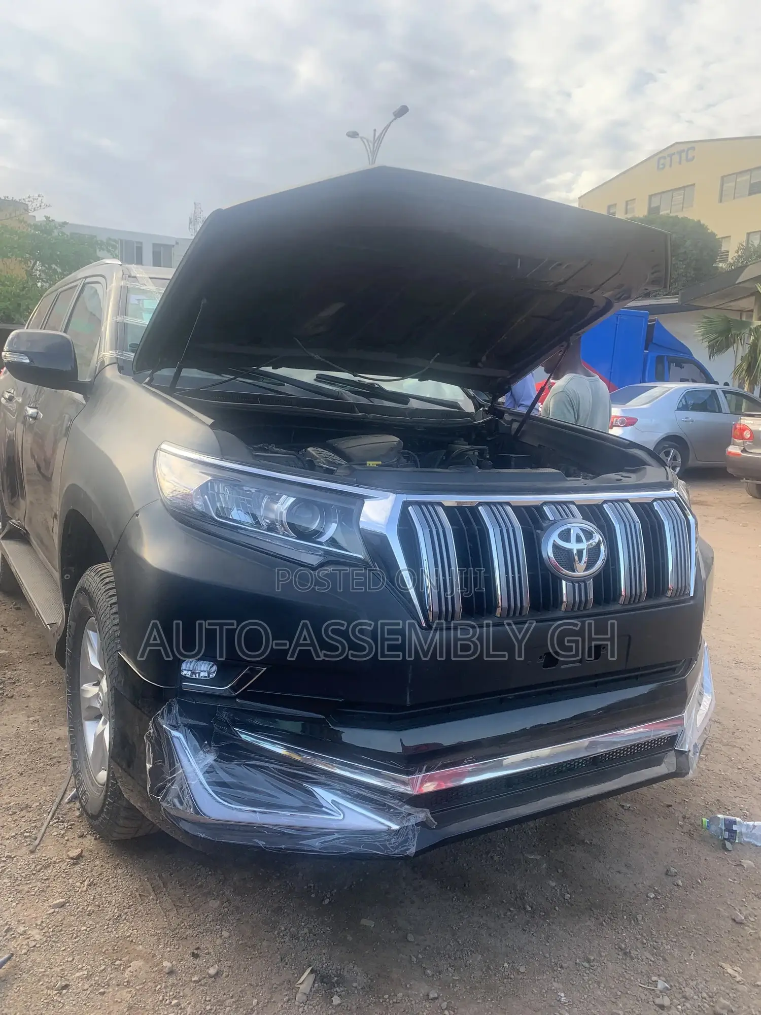Land Cruiser Prado 2010-2016 Upgraded To 2021 Body Kit