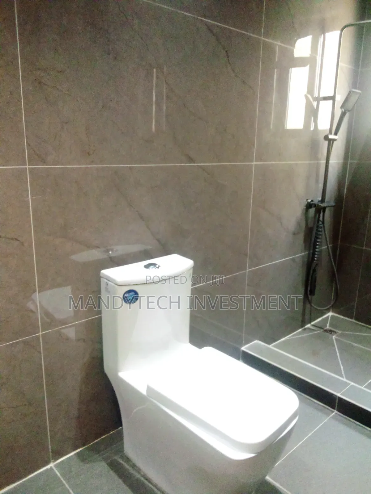 4bdrm Duplex in Lake Side Estate for sale