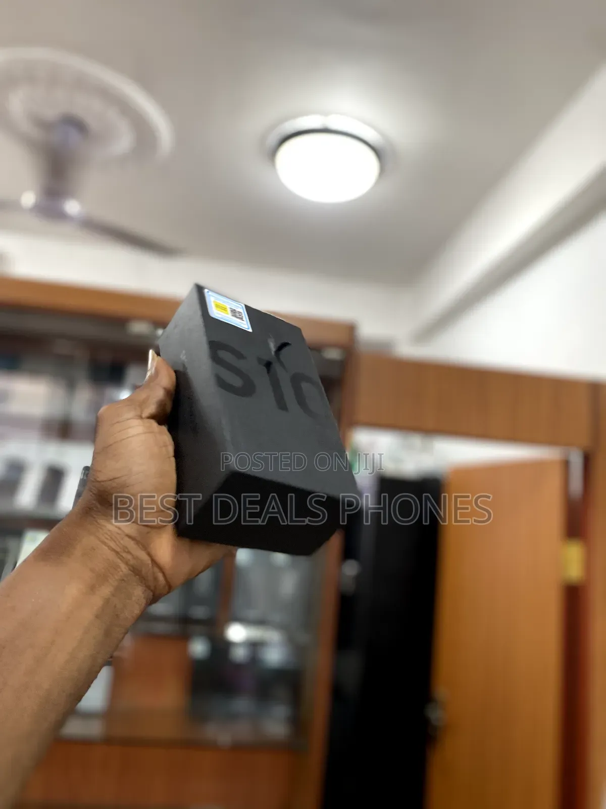 New Samsung Galaxy S10e 128 GB Black
