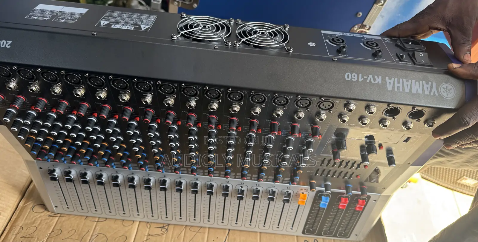Powered Mixer 16-Channel Yamaha Kv