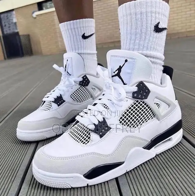 Original Nike Jordan 4 Retro in Military Black