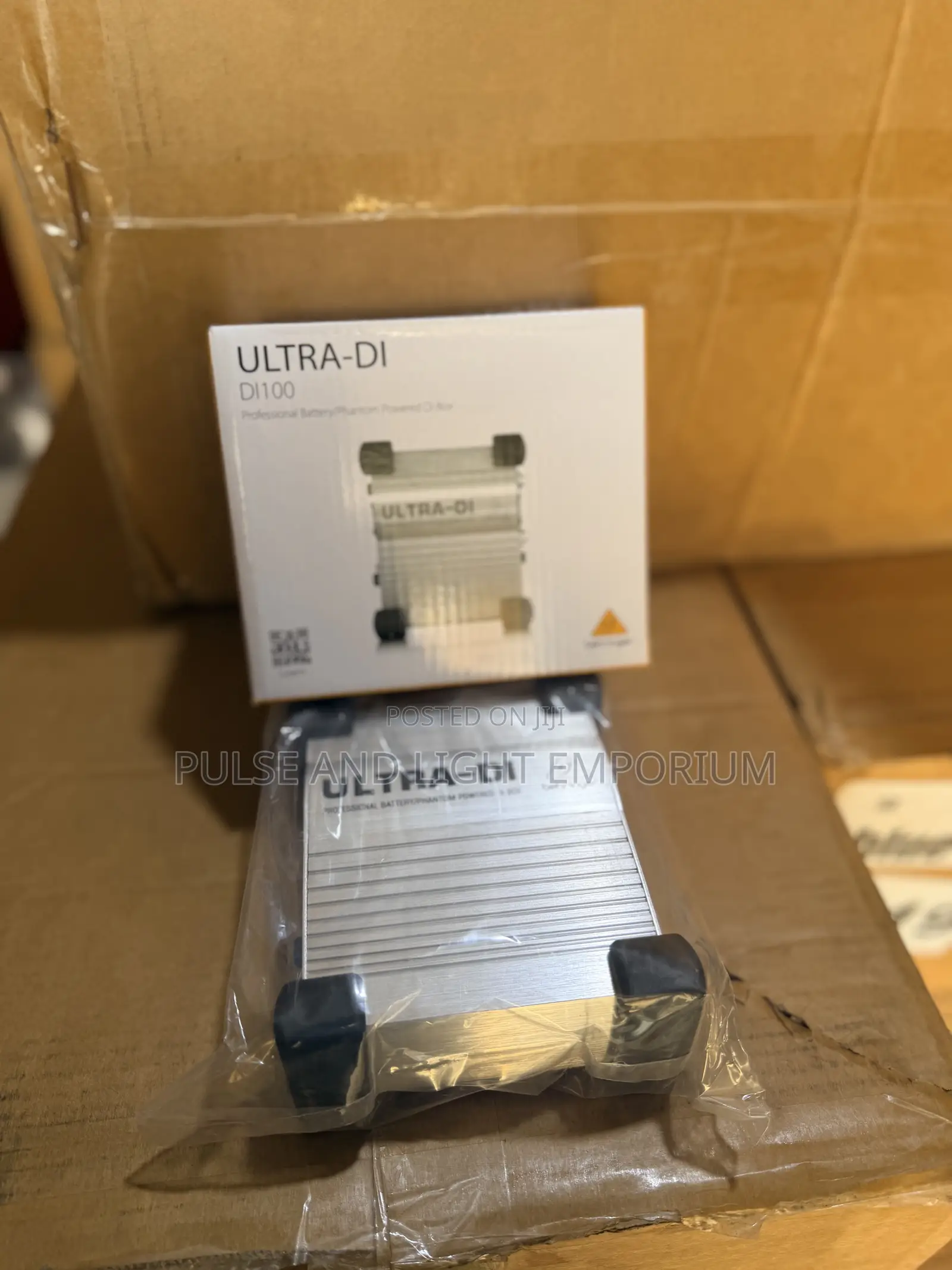 Behringer Ultra-di Di100 Professional Active Direct Injection (Di) Box