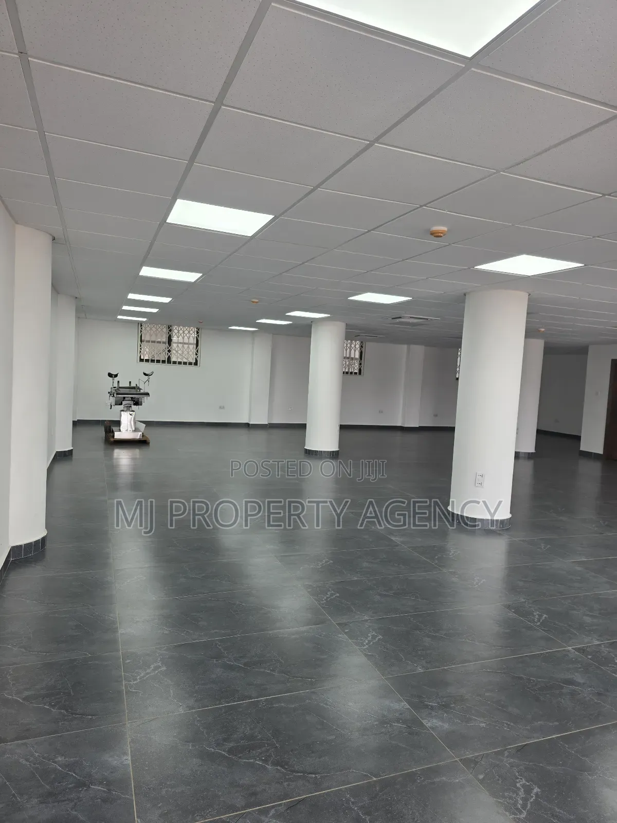 200 400 SQM Showroom/ Office Space
