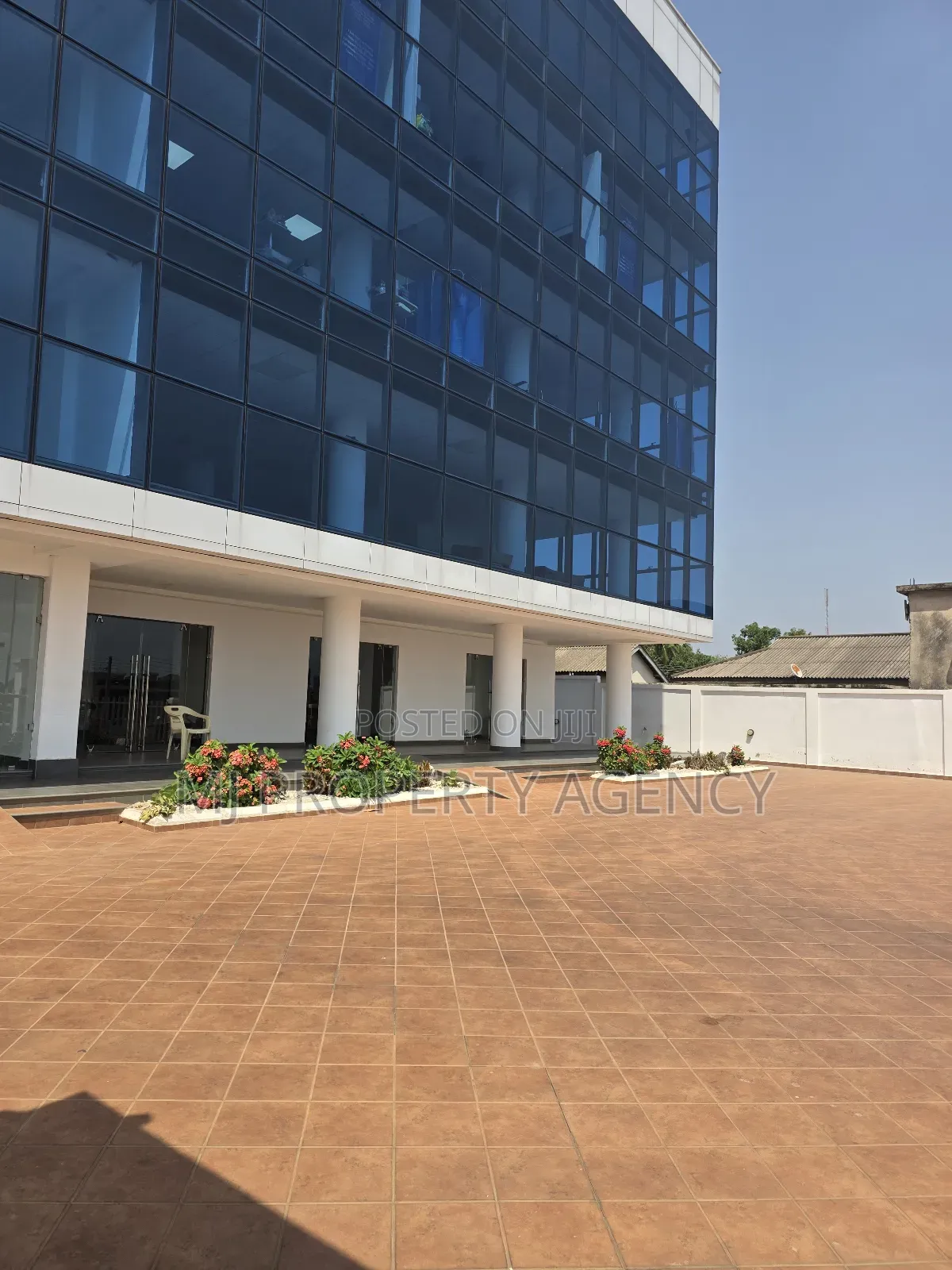 200 400 SQM Showroom/ Office Space