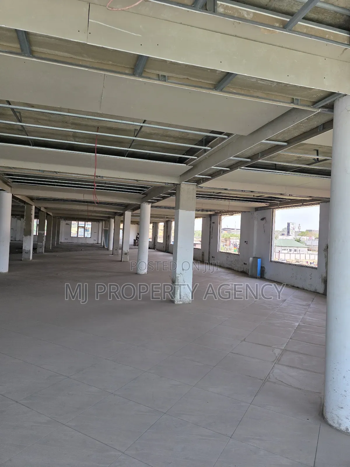 1000 SQM Showroom/ Office Space