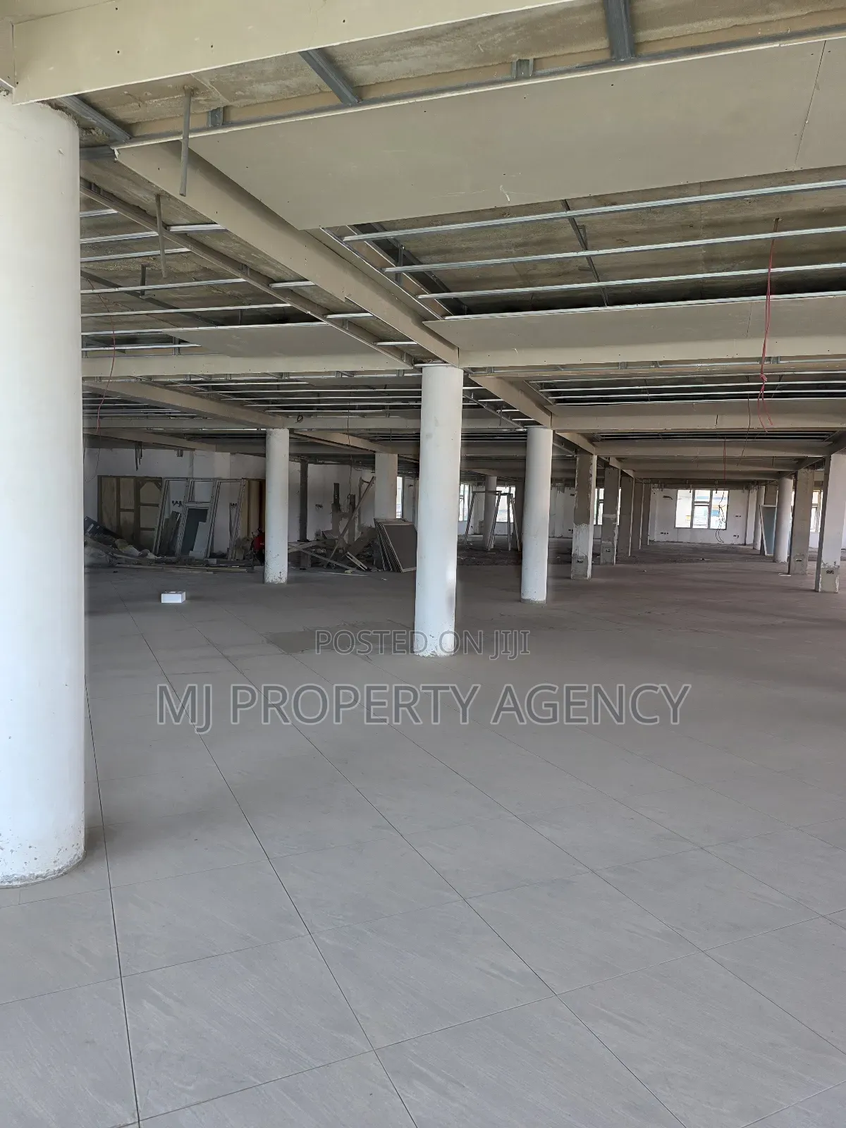 1000 SQM Showroom/ Office Space