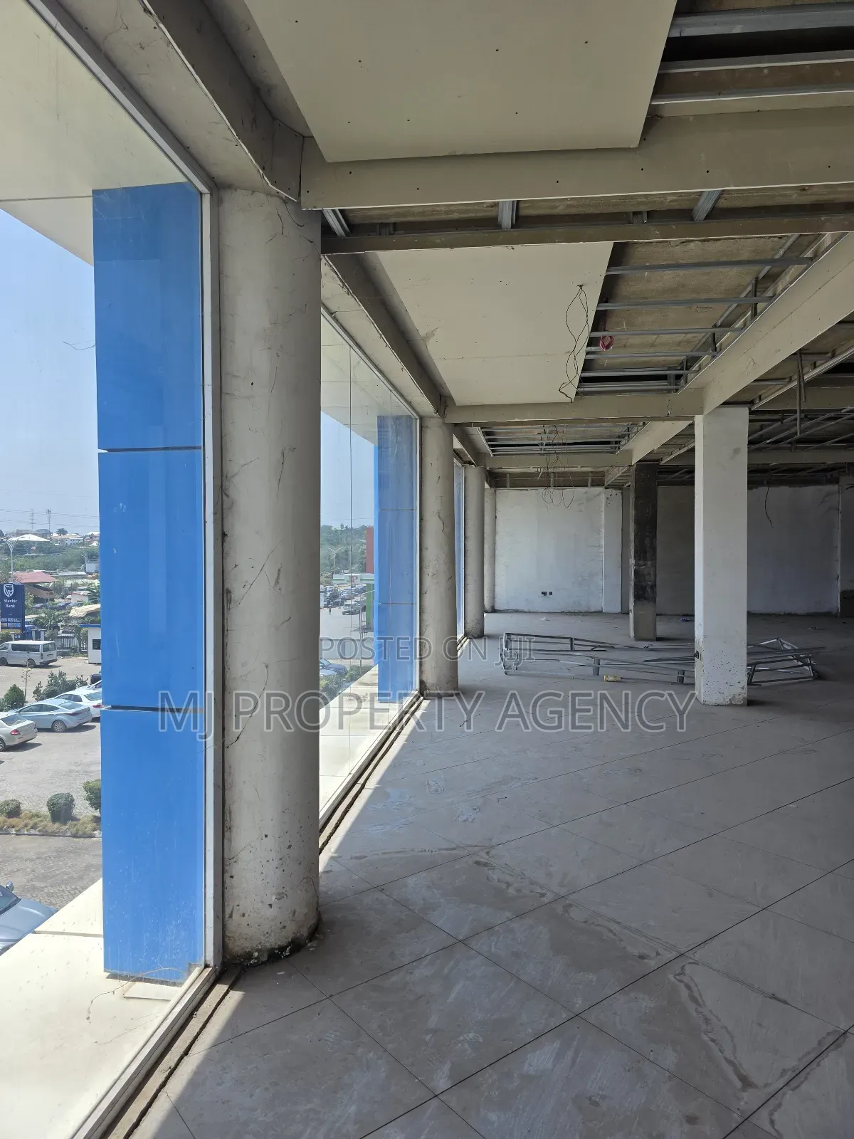 1000 SQM Showroom/ Office Space
