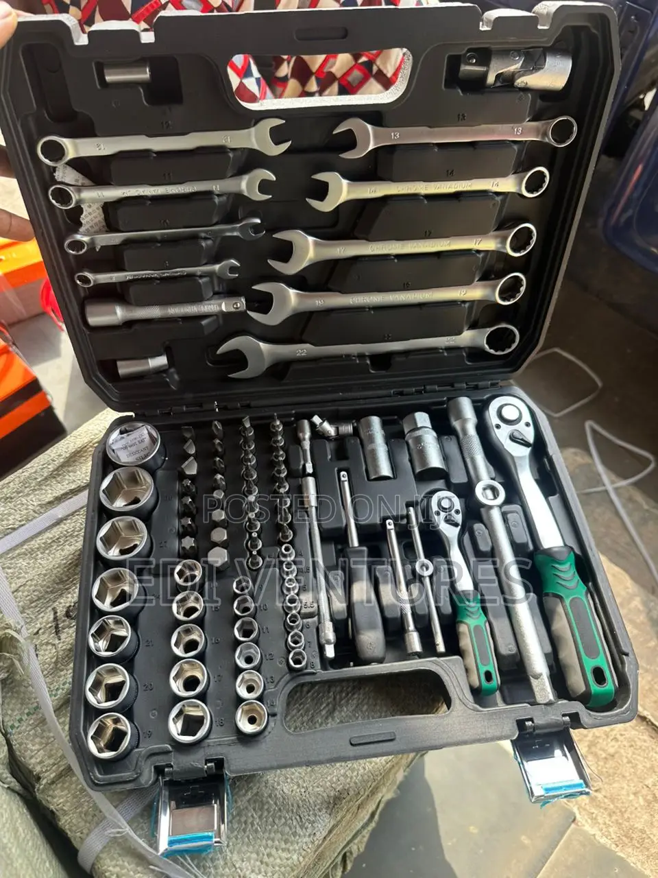 82 PCS Sockets and Spanners Set 1/4" and 1/2" Set